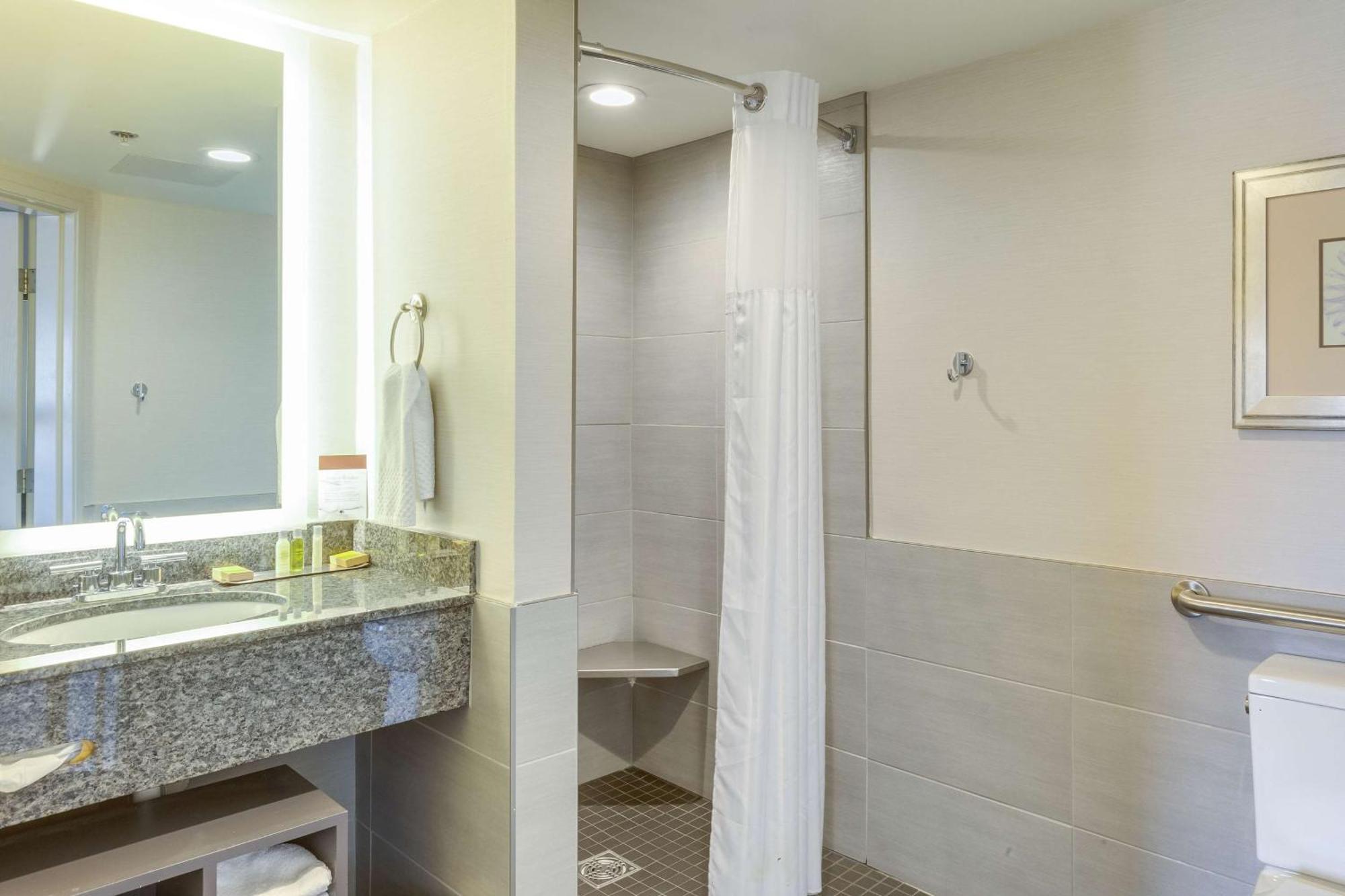 Hotel Doubletree By Hilton Racine Harbourwalk Exterior foto